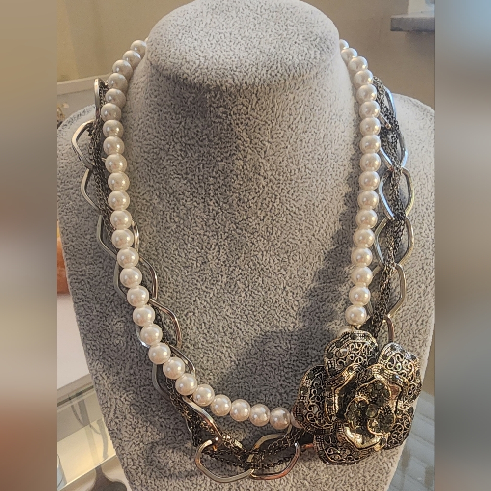 NY Elegant Silver Tone and‎ White Faux Pearl Necklace